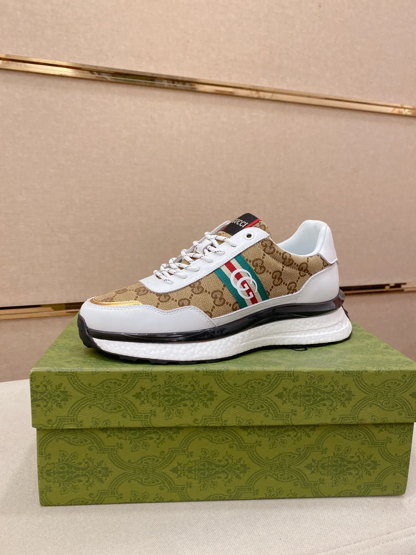 Men's clothing and shoes💰:462💰 (GUCCI) The latest model from the official website🎁🎁Casual and fashionable men's shoes👟, hot style💥The version is simple and elegant, exclusive for trendy men. The unique latest brand elements from the official website👑Original Gucci decoration, fashionable and generous, the fabric is original cowhide ✅Mesh breathable lining, the official website specifies wear-resistant casual outsole, the classic model is taken in kind at the counter🎬38-44 (can be customized for 45 non-refundable)
